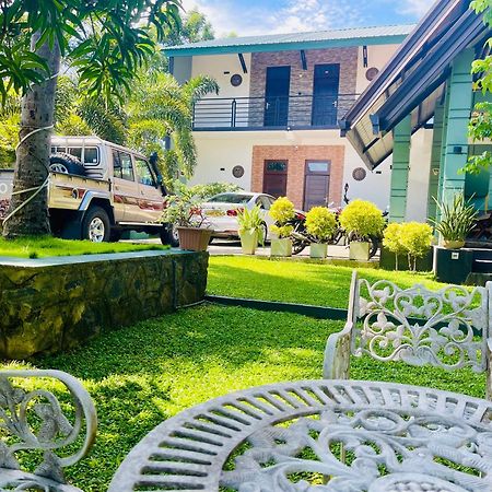 Aura Villa Полонарува Екстериор снимка