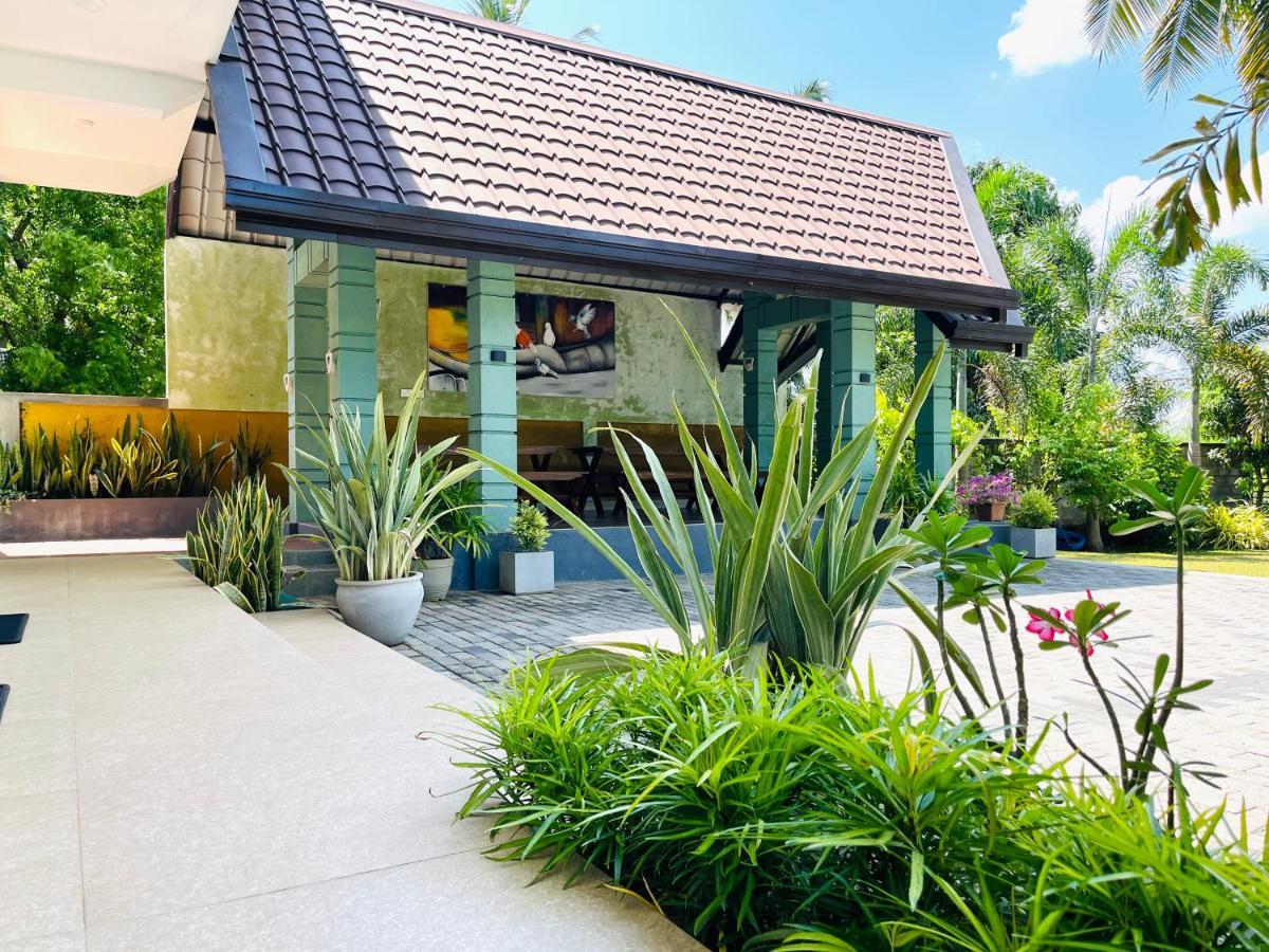 Aura Villa Полонарува Екстериор снимка