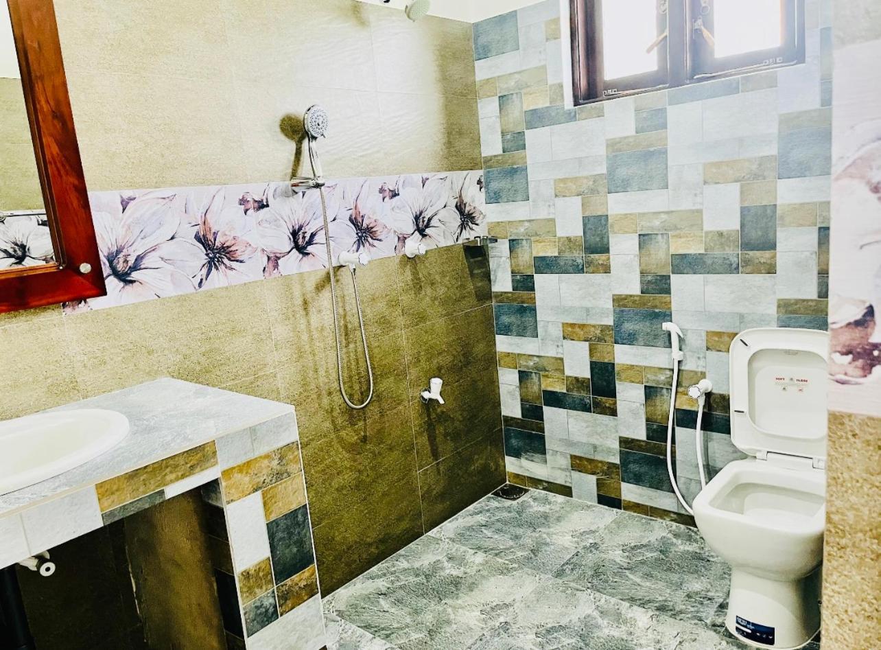 Aura Villa Полонарува Екстериор снимка