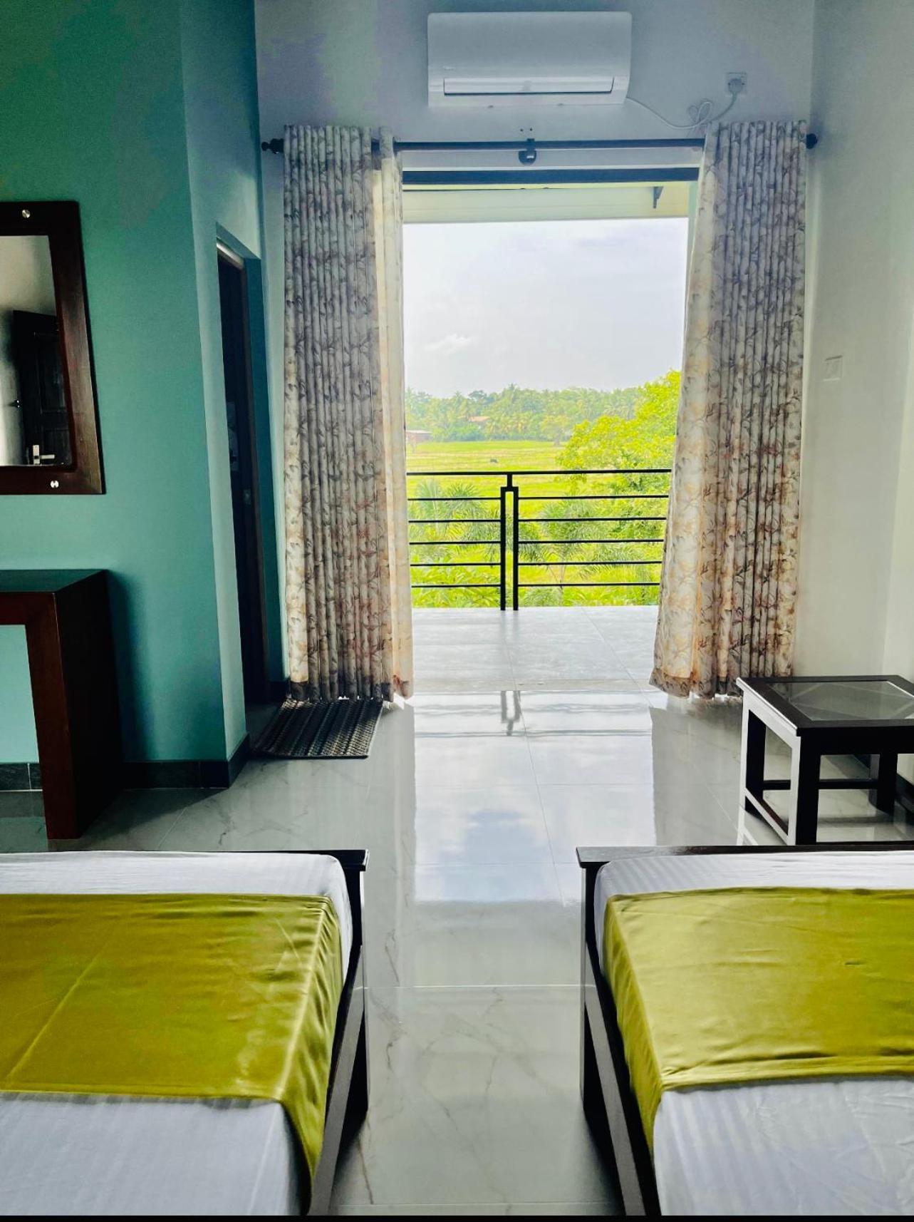 Aura Villa Полонарува Екстериор снимка