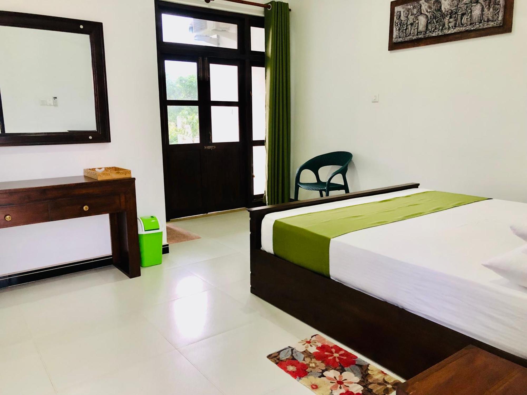 Aura Villa Полонарува Екстериор снимка