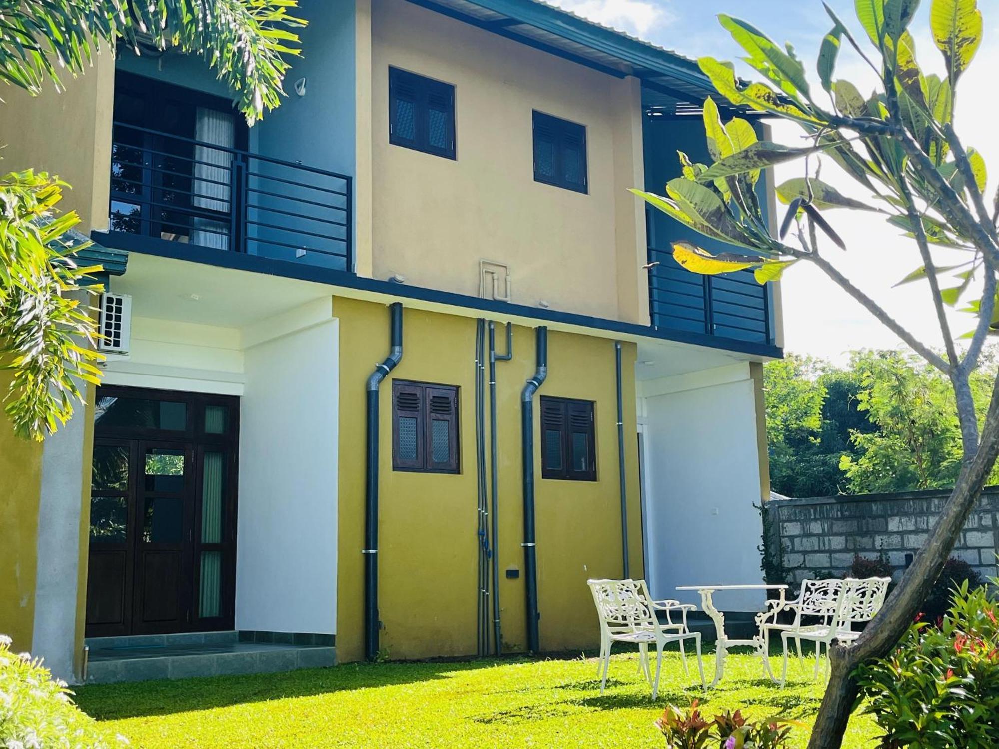 Aura Villa Полонарува Екстериор снимка