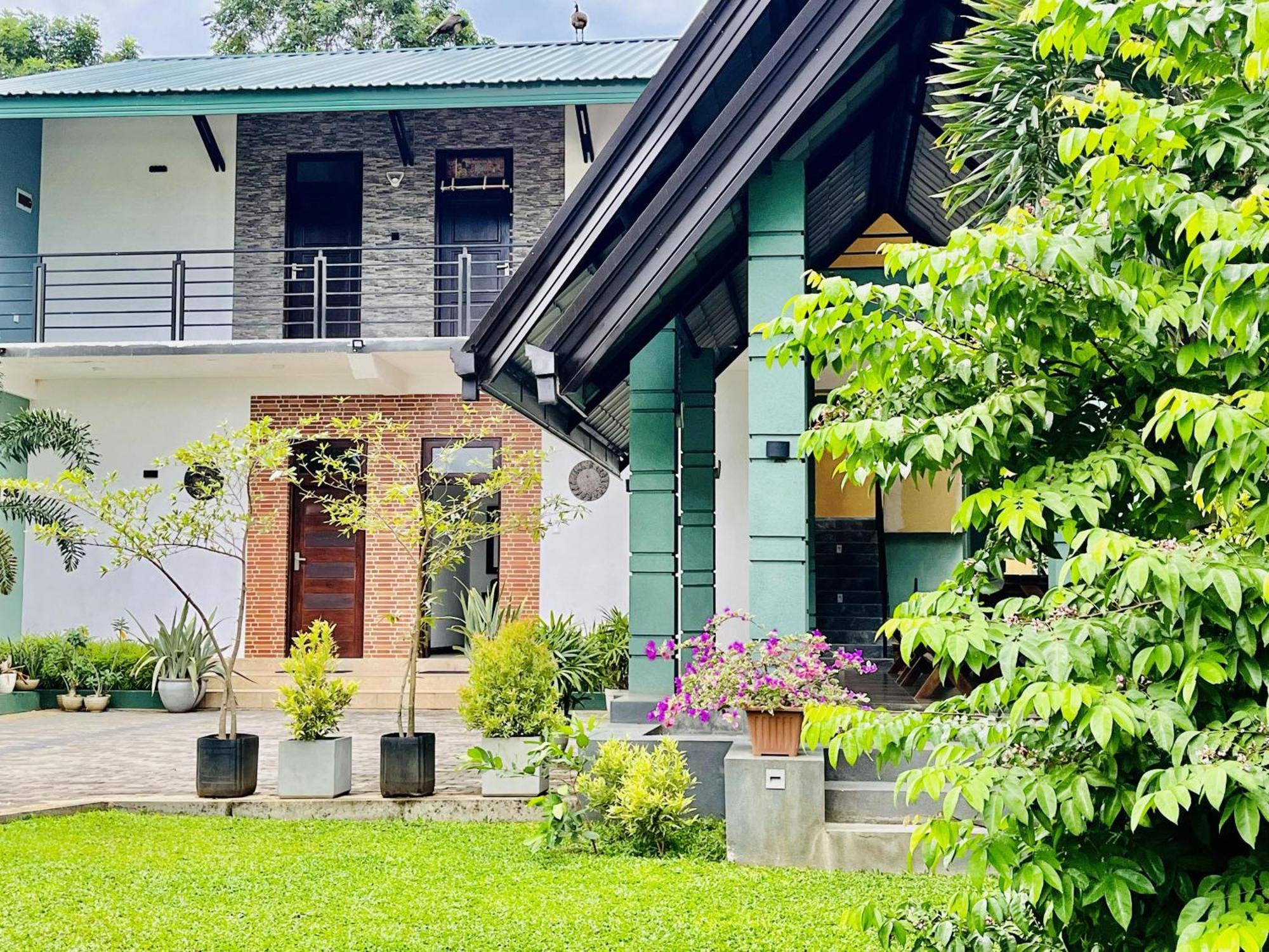 Aura Villa Полонарува Екстериор снимка