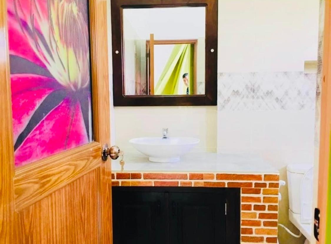 Aura Villa Полонарува Екстериор снимка
