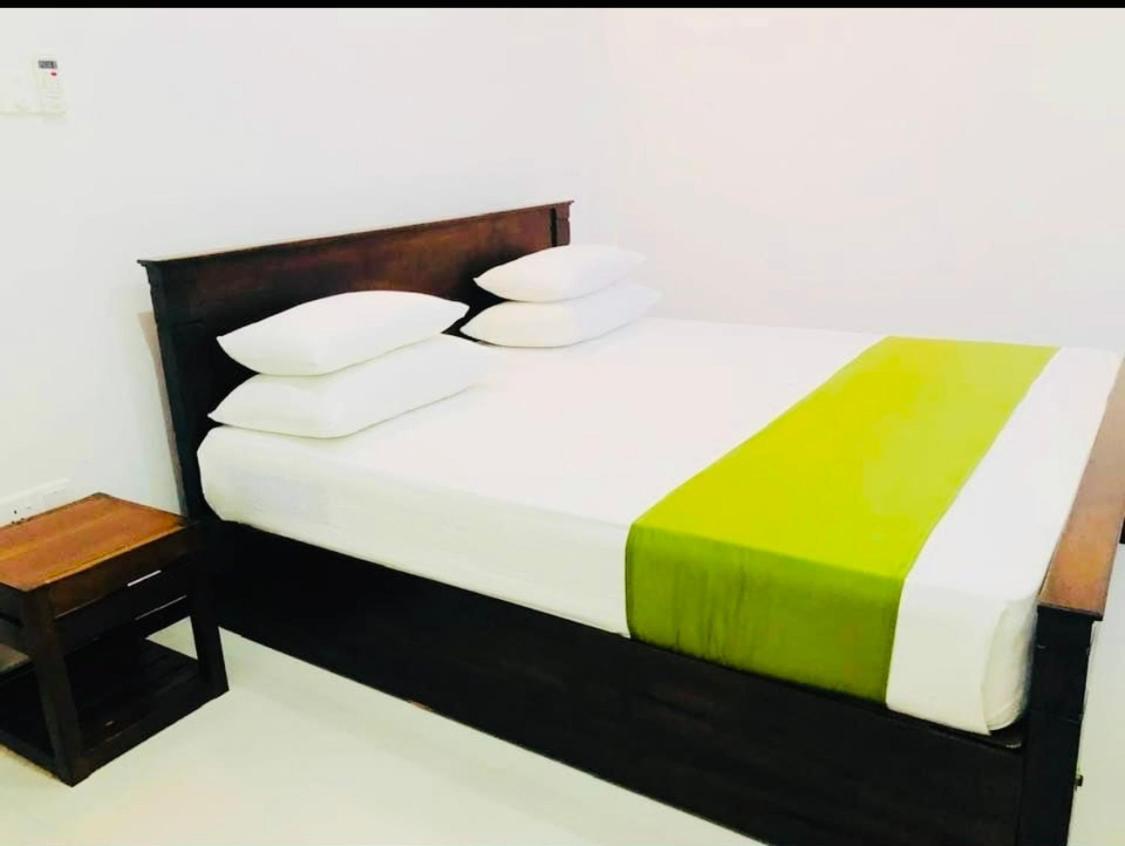 Aura Villa Полонарува Екстериор снимка